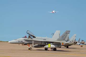 El Ejército del Aire pone a prueba sus capacidades en el cielo de Telde/Antonio Rico.